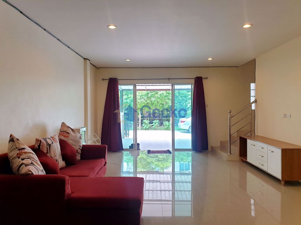 3 Bedrooms House  East Pattaya H009562 (Photo 1)