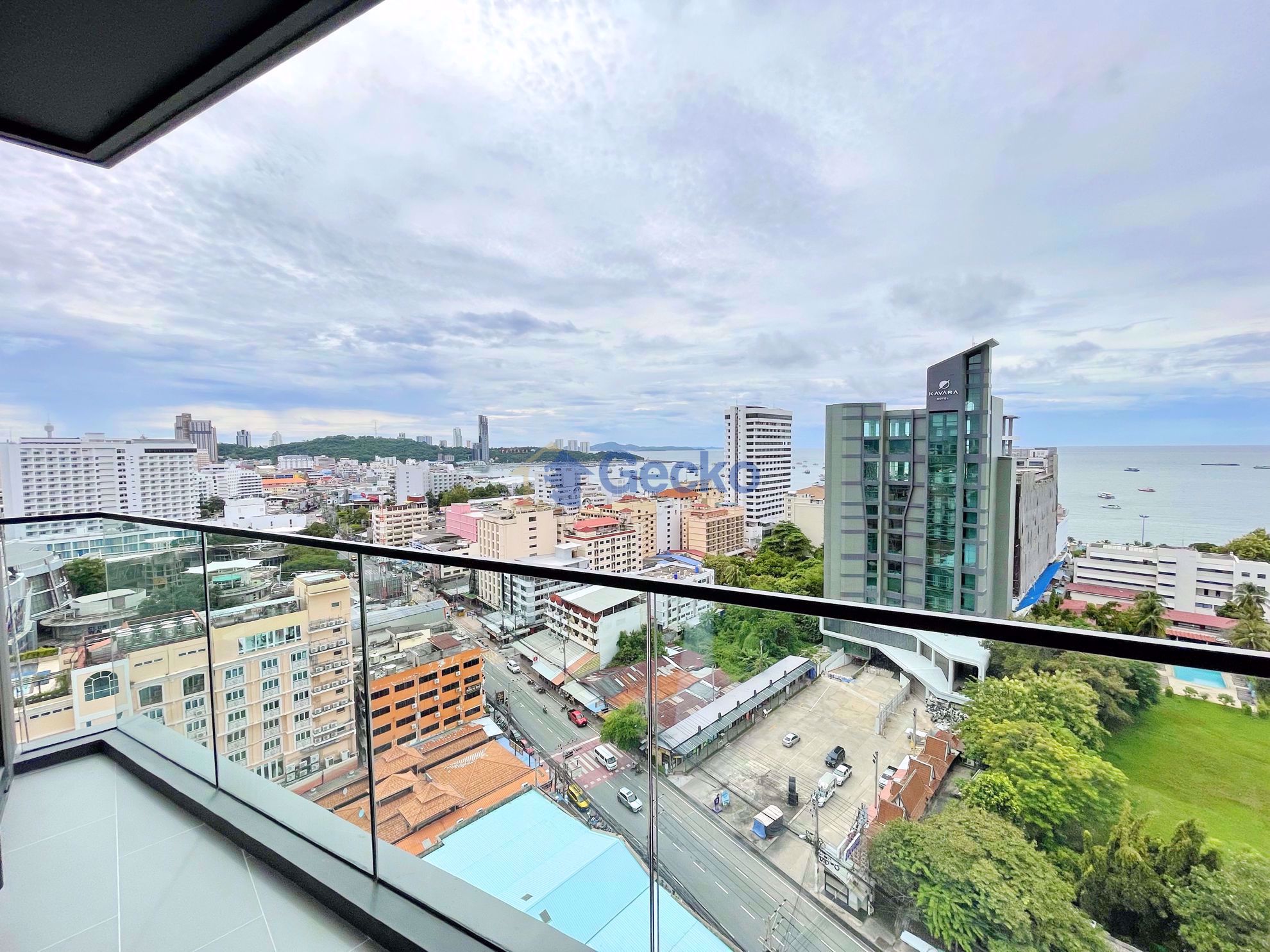 2 Bedrooms Condo in EDGE Central Pattaya Central Pattaya C009583