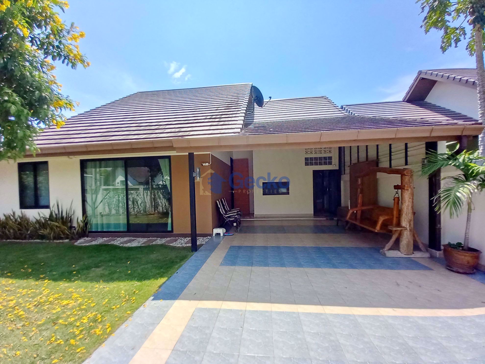 2 Bedrooms House in The Maple  Huay Yai H009611