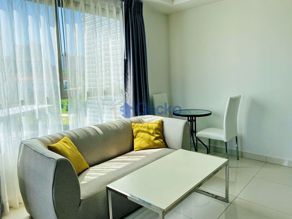 1 Bedroom Condo in Arcadia Beach Resort South Pattaya C009615 (Photo 2)