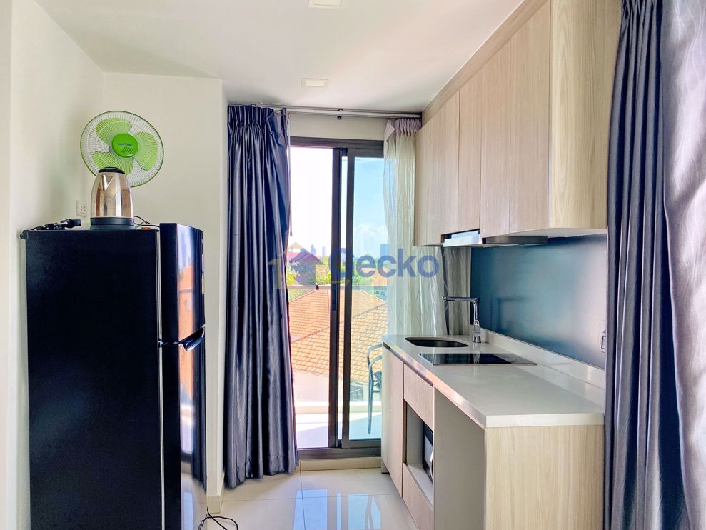 1 Bedroom Condo in Arcadia Beach Resort South Pattaya C009615 (Photo 4)