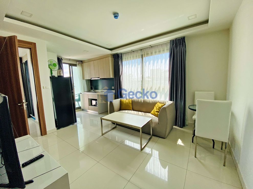 1 Bedroom Condo in Arcadia Beach Resort South Pattaya C009615 (Photo 1)