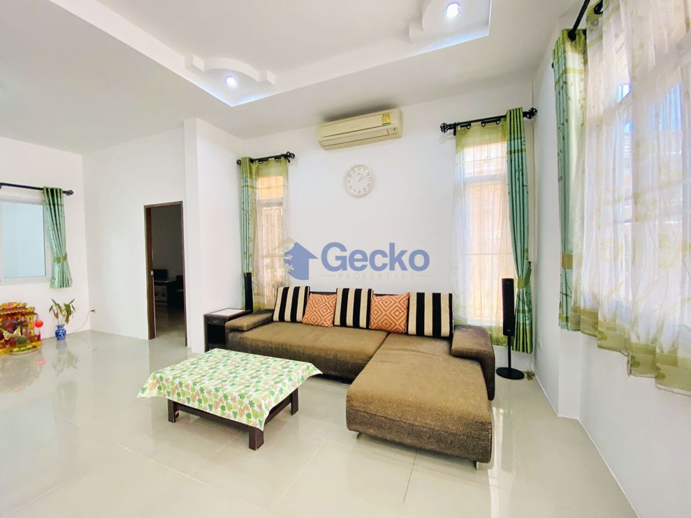 3 Bedrooms House in Chokchai Village 8  East Pattaya H009617 (Photo 3)