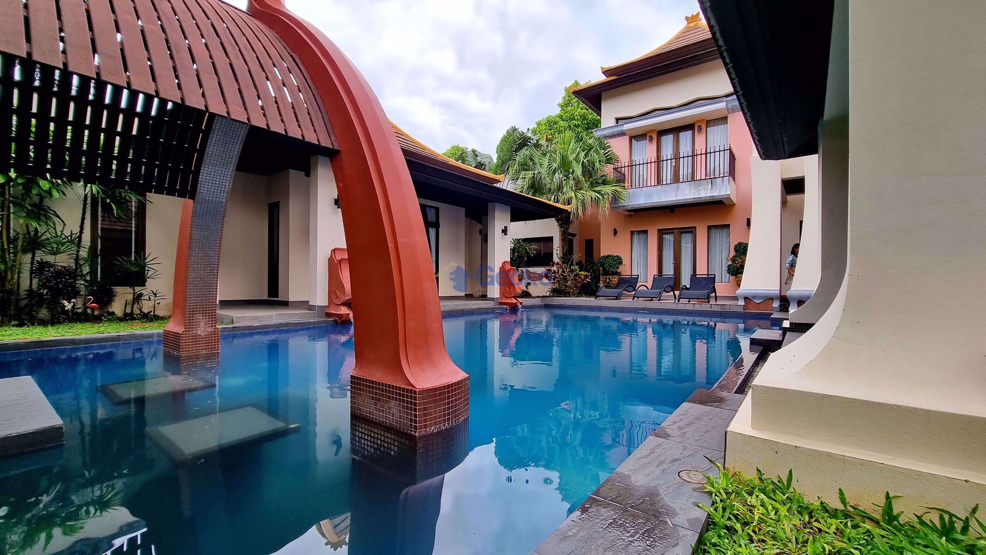 5 Bedrooms House in Phutara  East Pattaya H009623