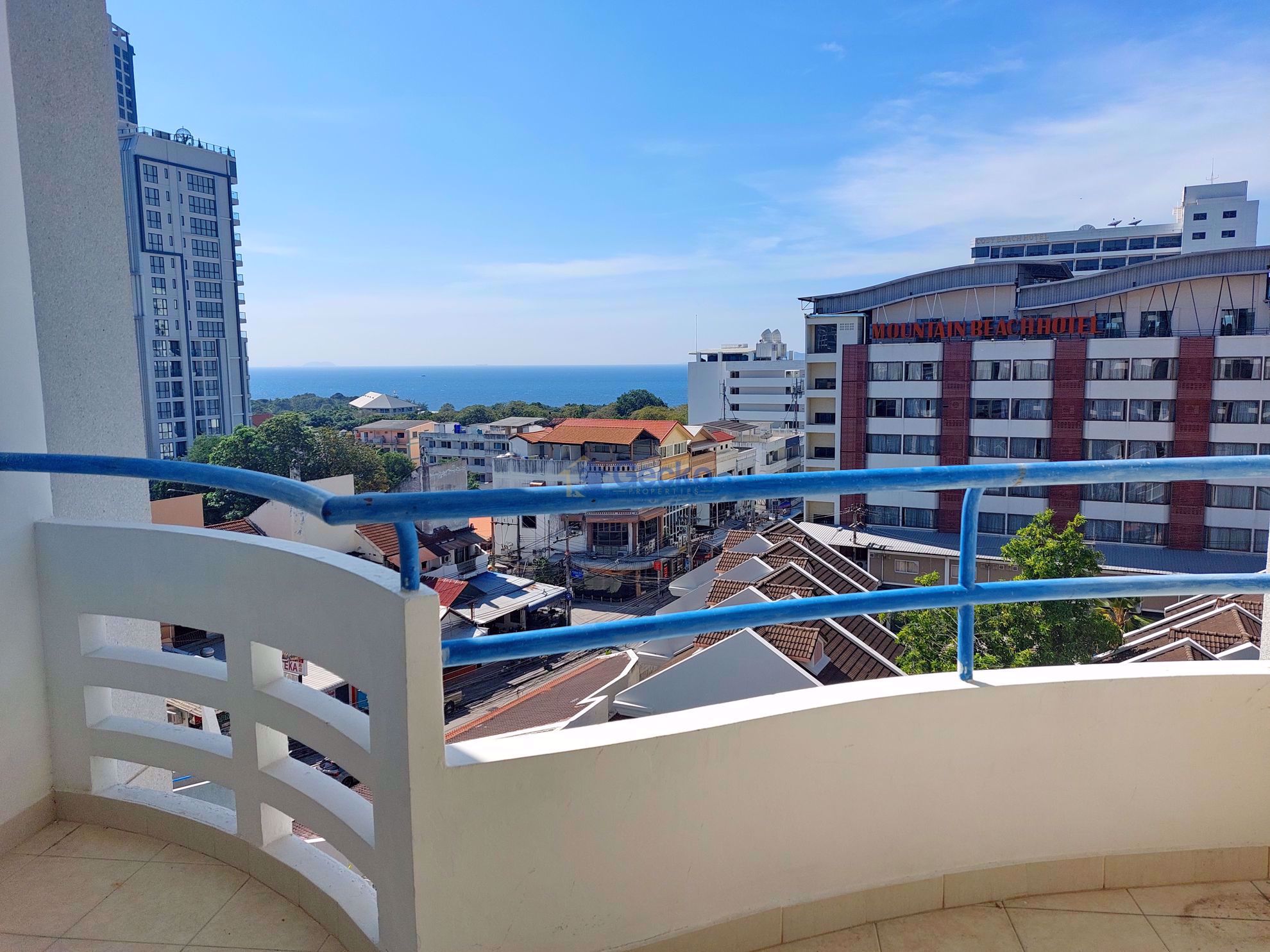1 ห้องนอน คอนโดมิเนี่ยม in Peak Condo พระตำหนัก C009692