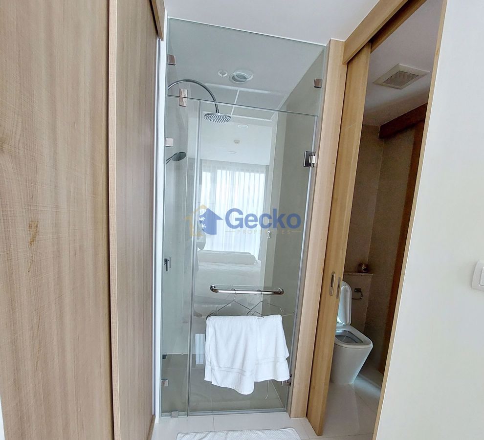 1 Bedroom Condo in The Riviera Wong Amat Beach Wongamat C009693 (Photo 2)