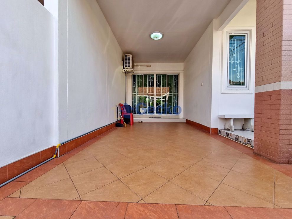 2 Bedrooms House in Chokchai Village 7  East Pattaya H009694 (Photo 1)