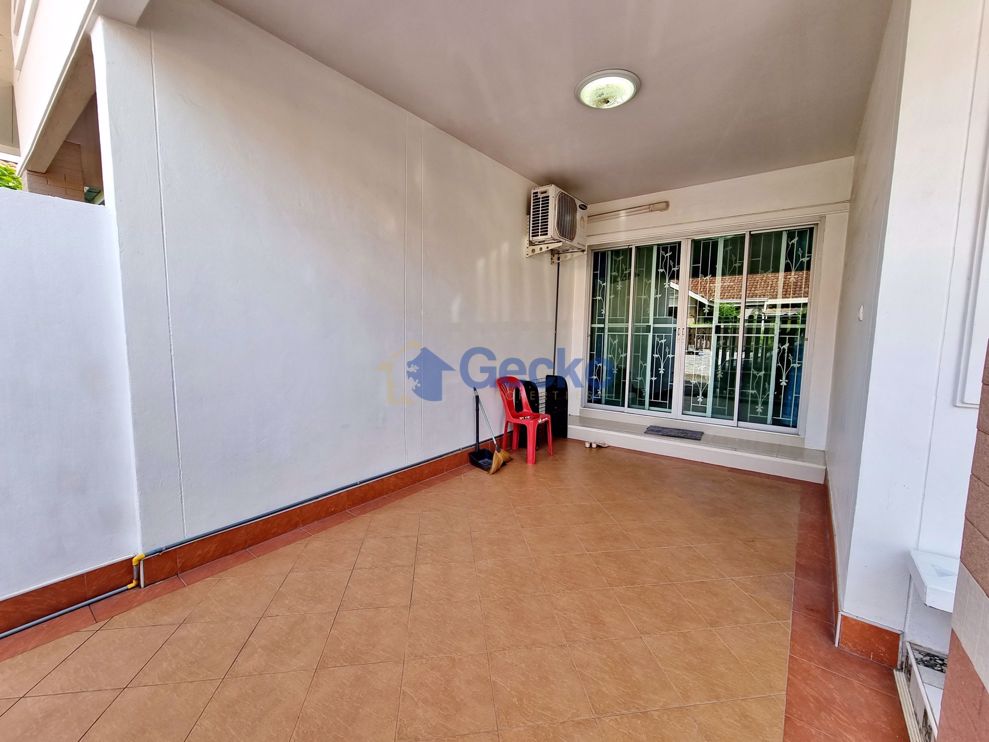2 Bedrooms House in Chokchai Village 7  East Pattaya H009694 (Photo 2)