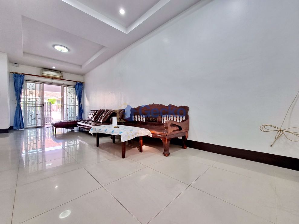 2 Bedrooms House in Chokchai Village 7  East Pattaya H009694 (Photo 4)