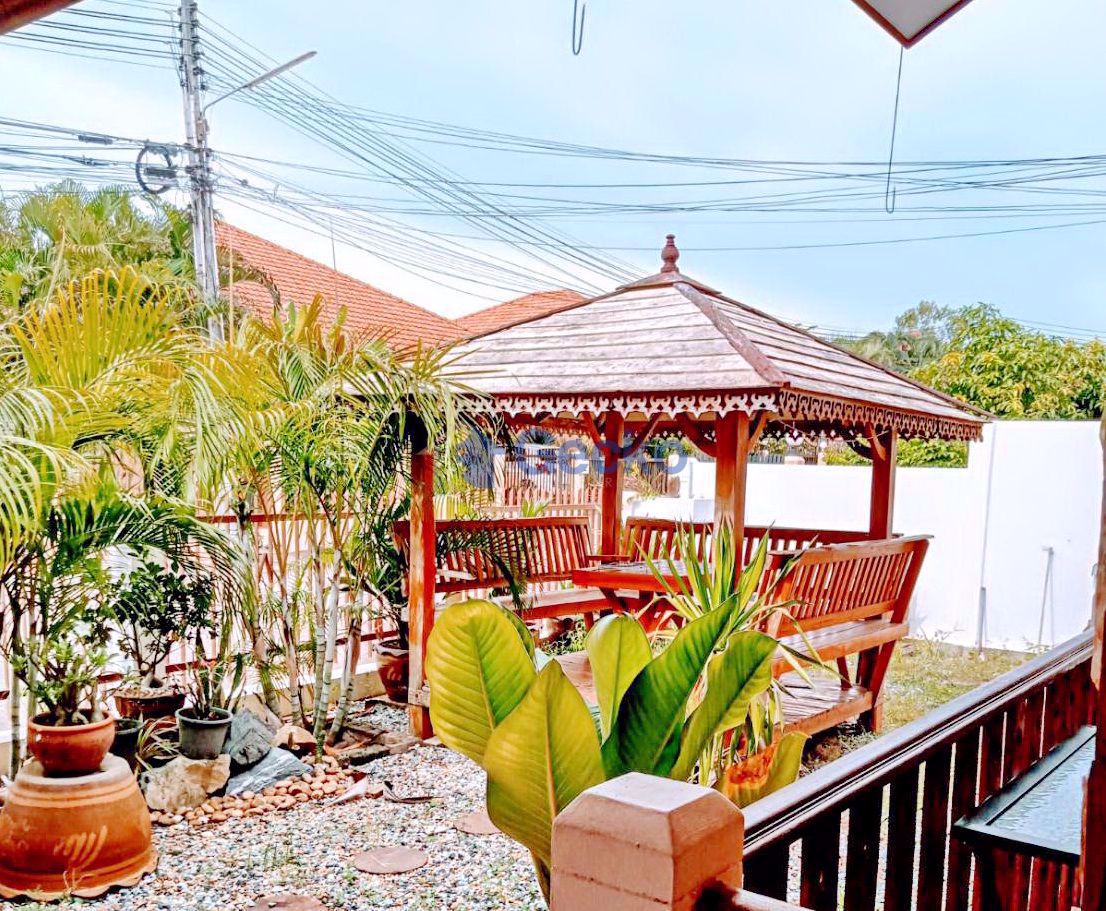 3 Bedrooms House in Pattaya Paradise Village 2  East Pattaya H009705