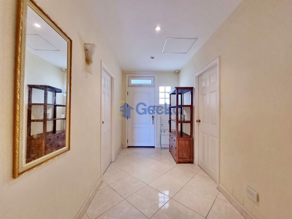 2 Bedrooms Condo in Wongamat Residence Wongamat C002313 (Photo 2)