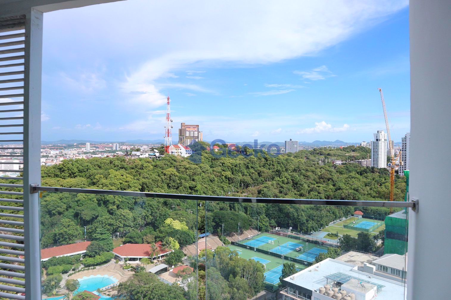 1 ห้องนอน คอนโดมิเนี่ยม in Sky Residences พระตำหนัก C009741