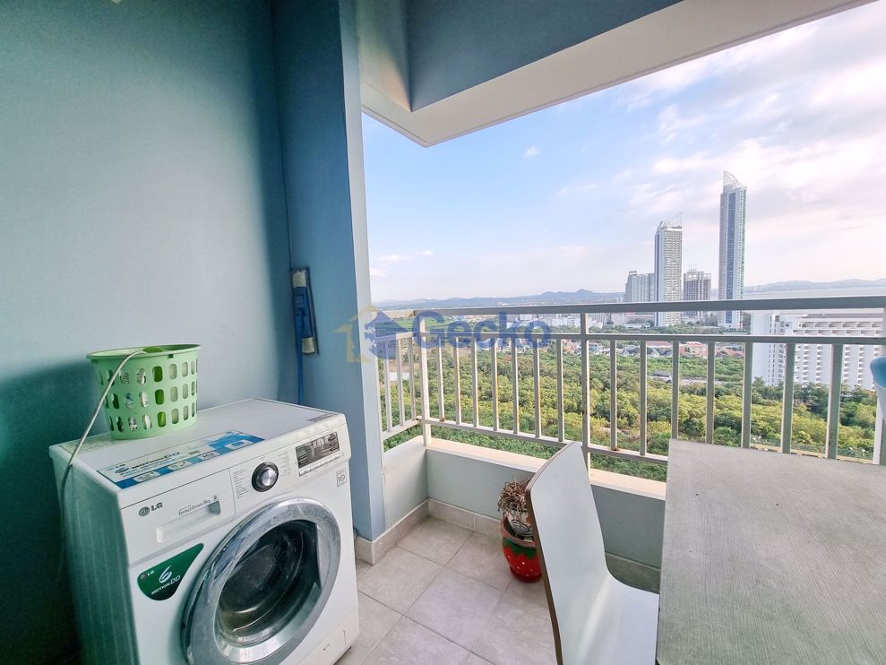 1 Bedroom Condo in Lumpini Park Beach Jomtien C009760 (Photo 2)