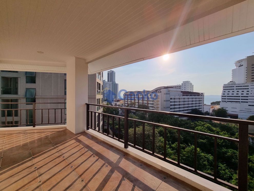 4 Bedrooms Condo in The Club House Residence Pratumnak C009768 (Photo 2)