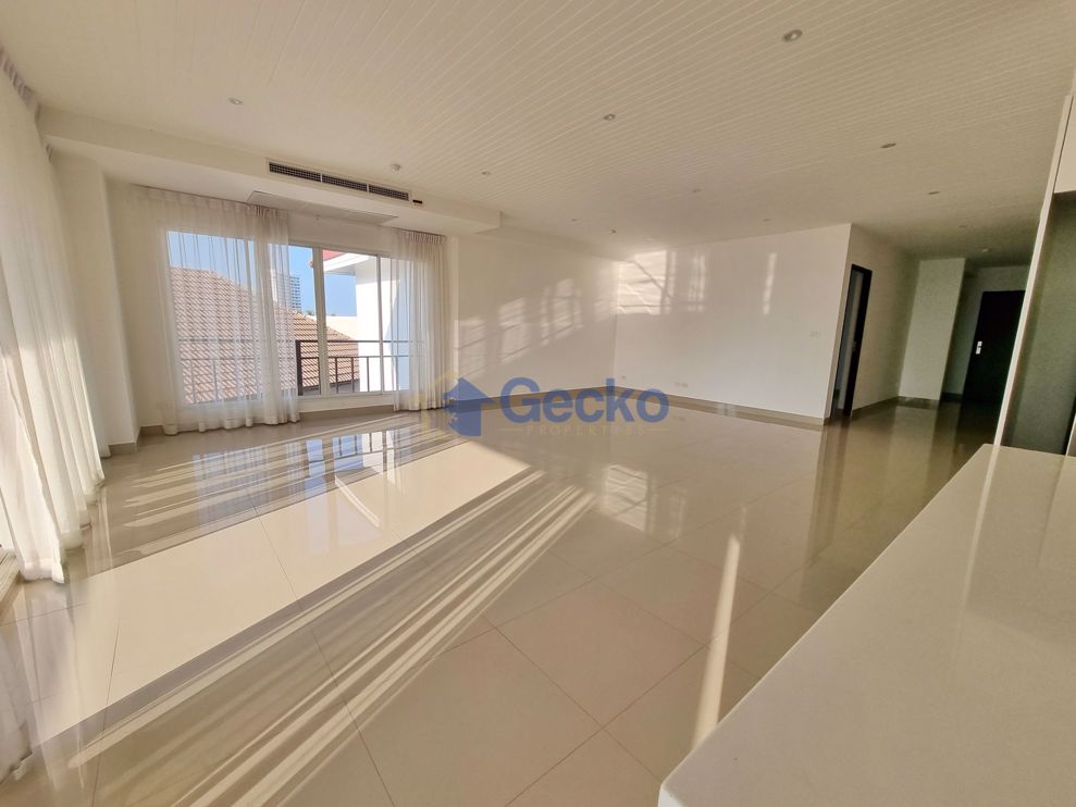 4 Bedrooms Condo in The Club House Residence Pratumnak C009768 (Photo 3)