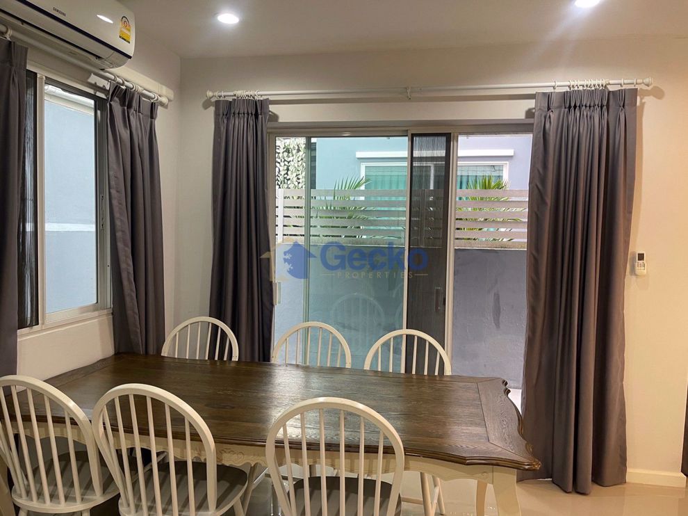 3 Bedrooms House in Winston Village  East Pattaya H009775 (Photo 3)