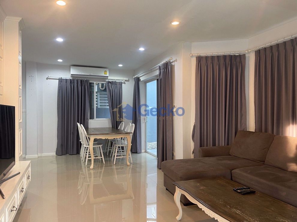 3 Bedrooms House in Winston Village  East Pattaya H009775 (Photo 2)