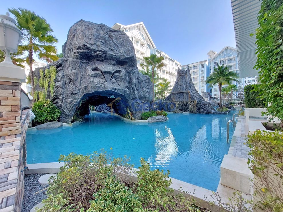 Grand Florida Beachfront Condo Resort (Photo 3)