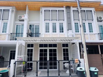 4 Bedrooms House in Golden Town  East Pattaya H009804