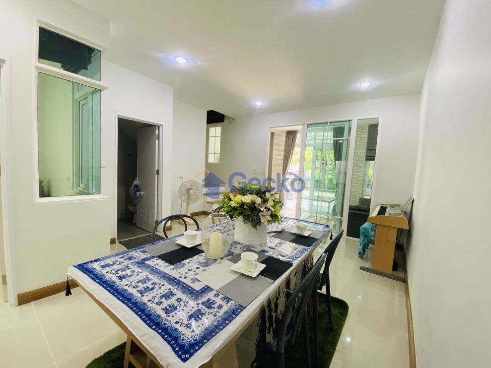 4 ห้องนอน บ้าน in Golden Town  พัทยาตะวันออก H009804 (Photo 2)