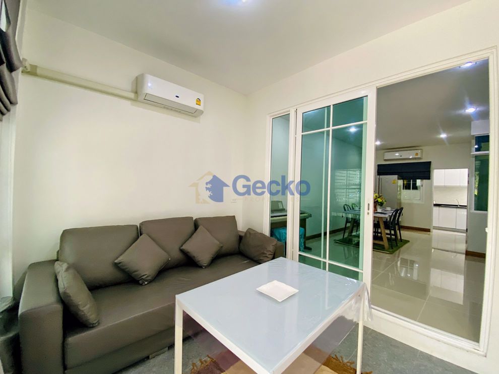 4 ห้องนอน บ้าน in Golden Town  พัทยาตะวันออก H009804 (Photo 4)