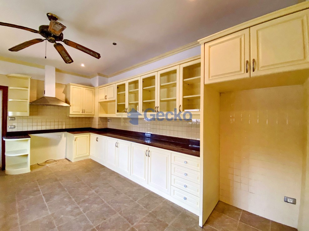 5 Bedrooms House in The Avenues  East Pattaya H009811 (Photo 4)