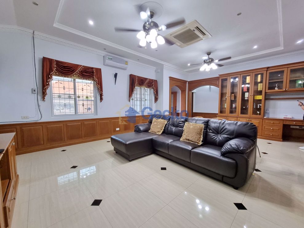 3 Bedrooms House in Eakmongkol 8  South Pattaya H009826 (Photo 2)