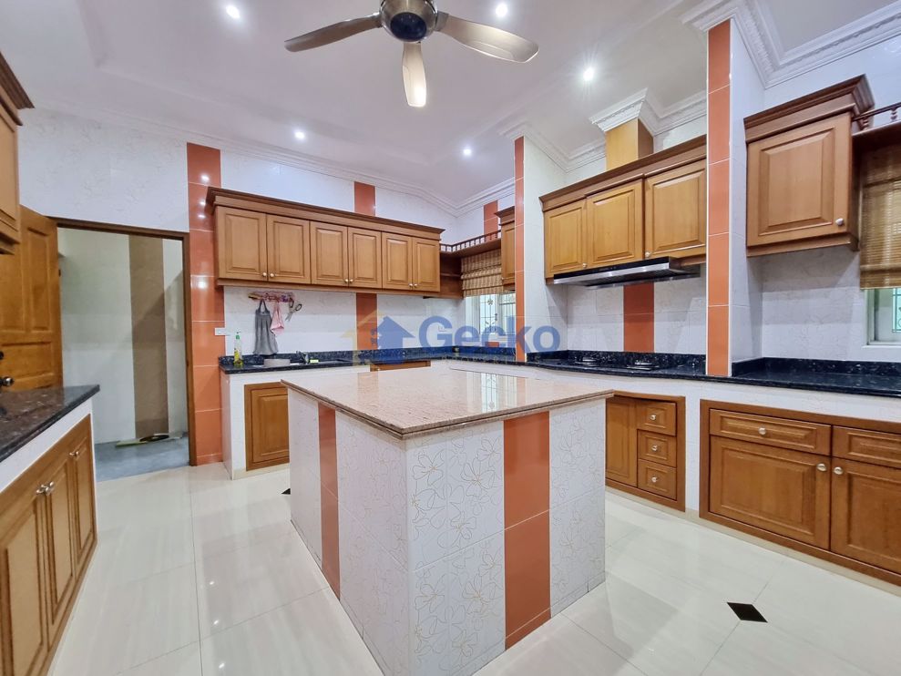 3 Bedrooms House in Eakmongkol 8  South Pattaya H009826 (Photo 3)