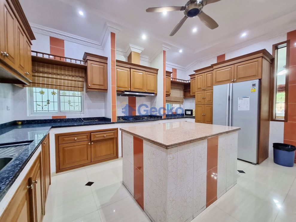 3 Bedrooms House in Eakmongkol 8  South Pattaya H009826 (Photo 4)