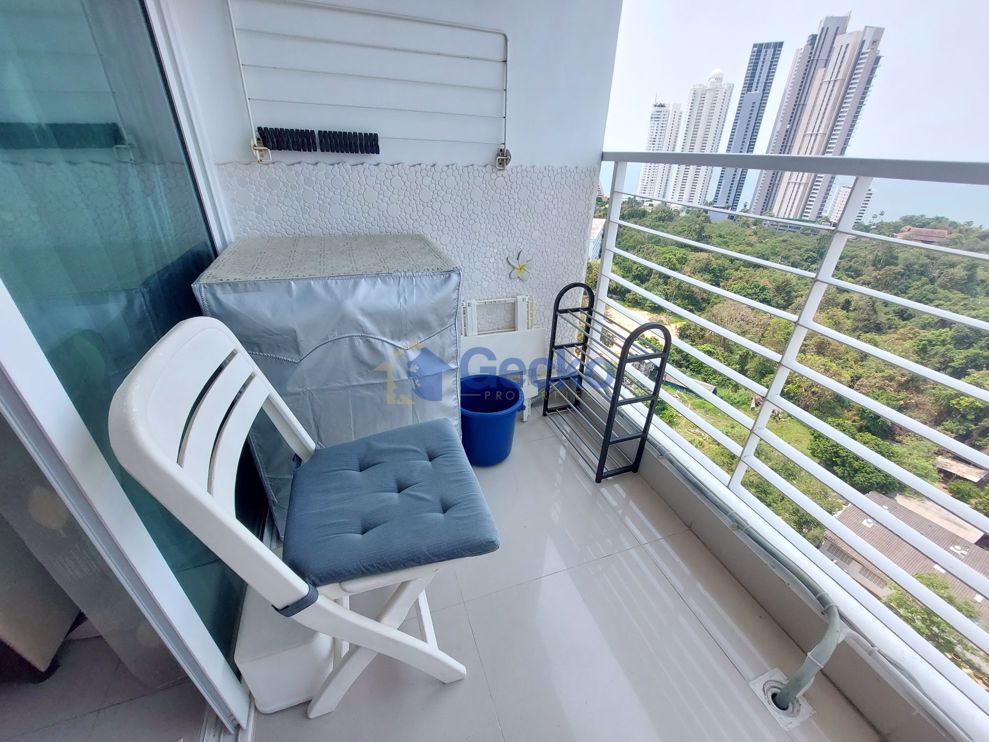 Studio Condo in AD Condo Hyatt Wongamat C009844 (Photo 3)