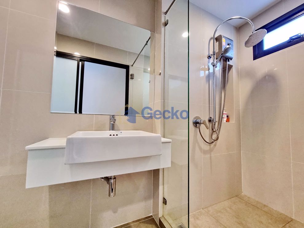 4 Bedrooms House in H Living Life  East Pattaya H009878 (Photo 4)