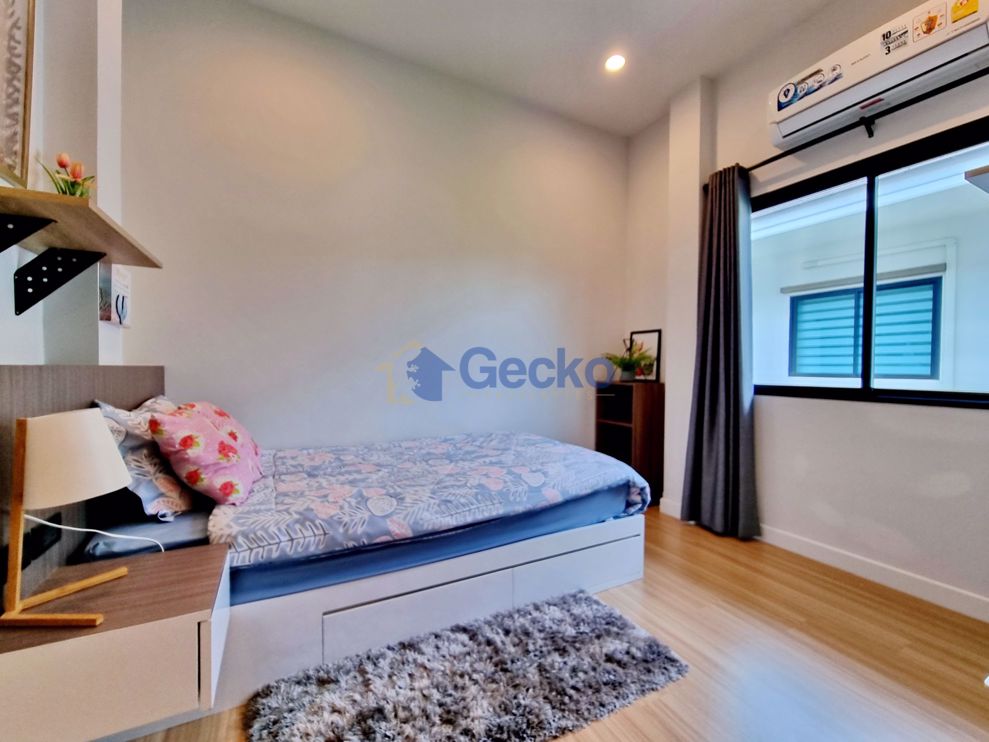 4 Bedrooms House in H Living Life  East Pattaya H009878 (Photo 2)
