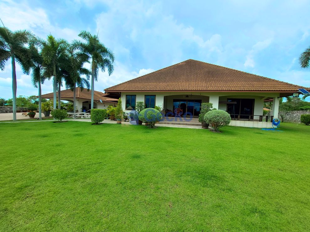 4 Bedrooms House  East Pattaya H009880 (Photo 2)