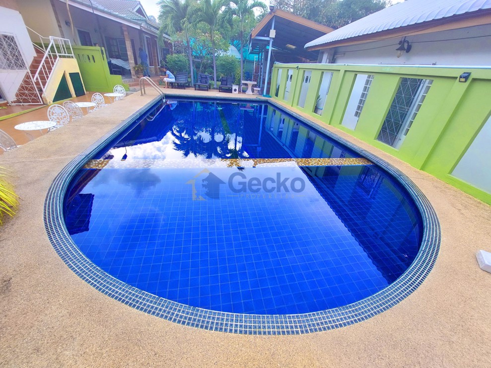 Poolsuk Resort (Photo 2)