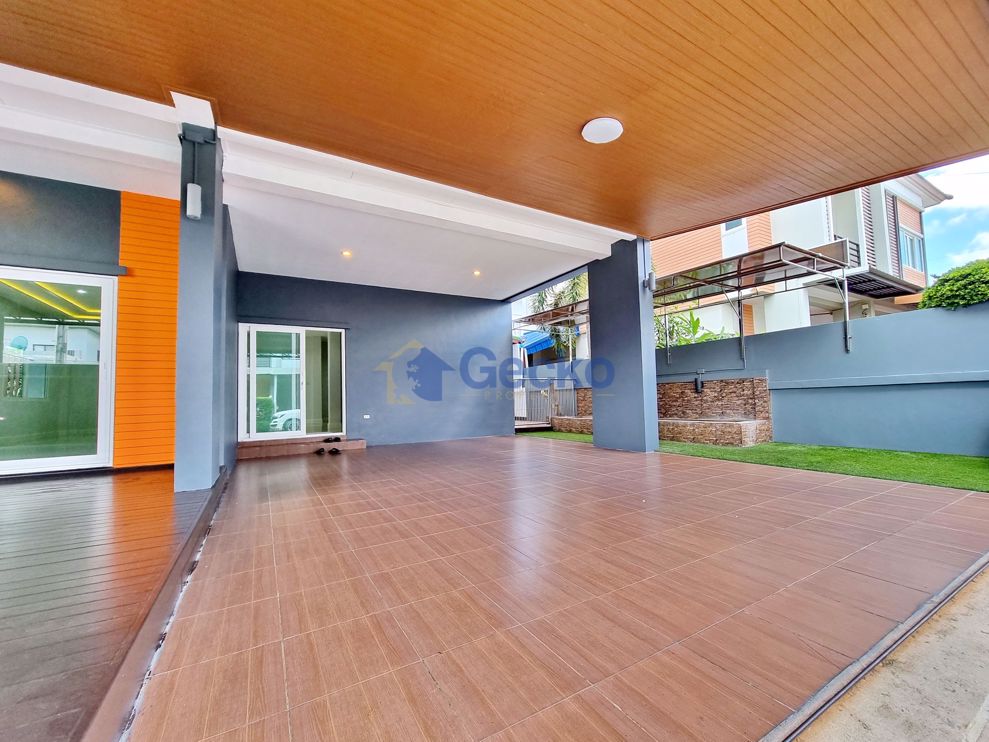 3 Bedrooms House in Patta Village  East Pattaya H009959 (Photo 2)