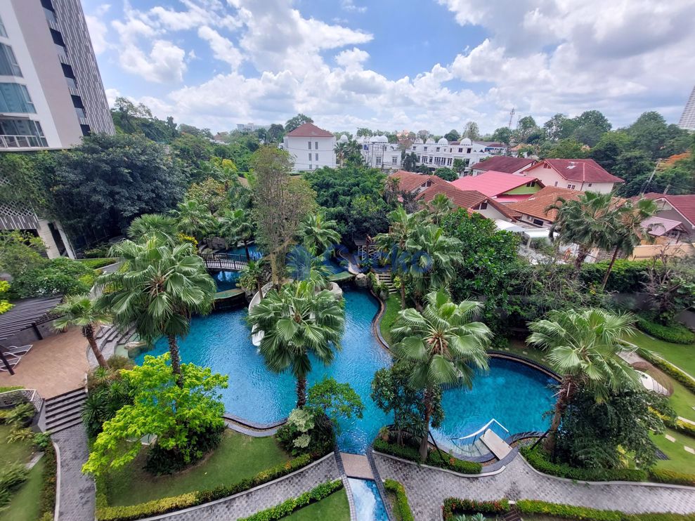 Studio Condo in The Riviera Wong Amat Beach Wongamat C009970 (Photo 1)