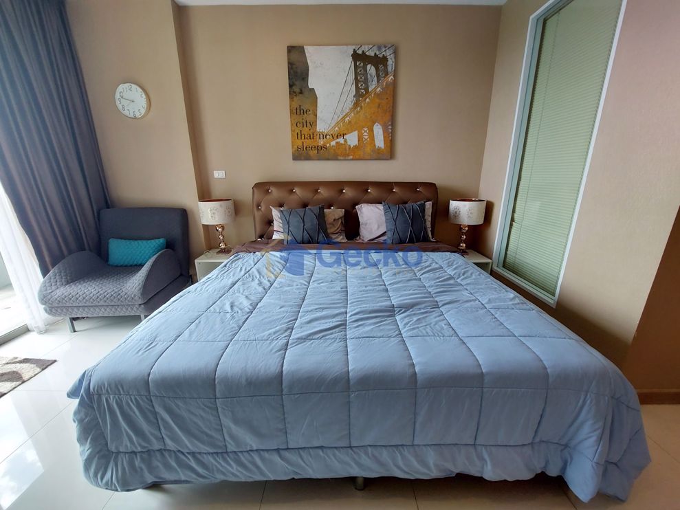 Studio Condo in The Riviera Wong Amat Beach Wongamat C009970 (Photo 2)