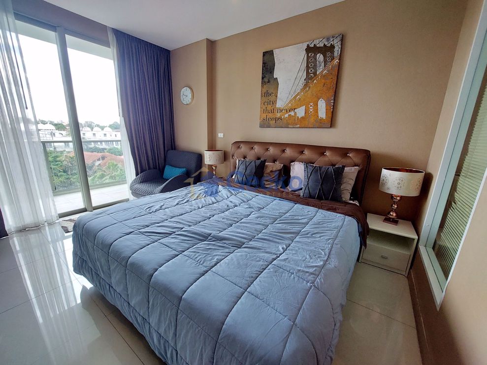 Studio Condo in The Riviera Wong Amat Beach Wongamat C009970 (Photo 4)