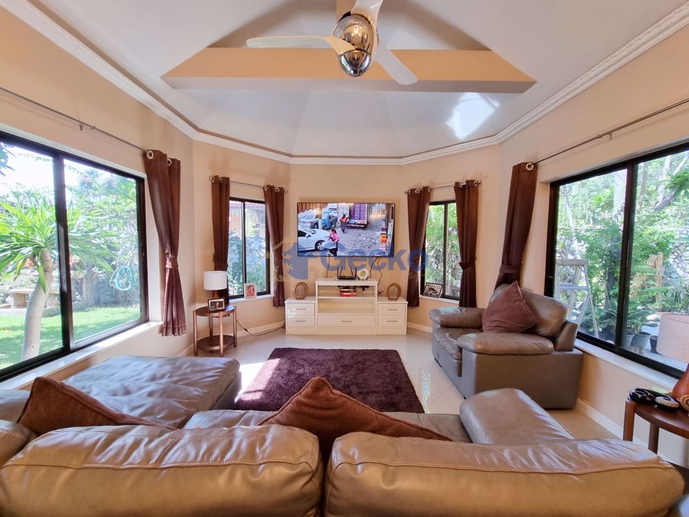 3 Bedrooms House  East Pattaya H009987 (Photo 4)