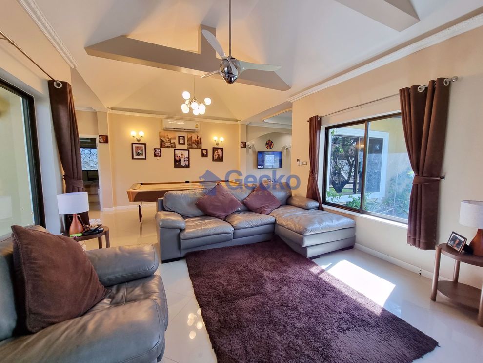 3 Bedrooms House  East Pattaya H009987 (Photo 3)