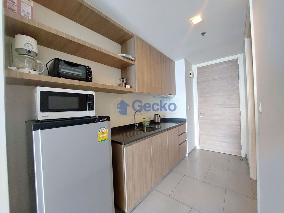 Studio Condo in The Zire Wongamat C010016 (Photo 3)