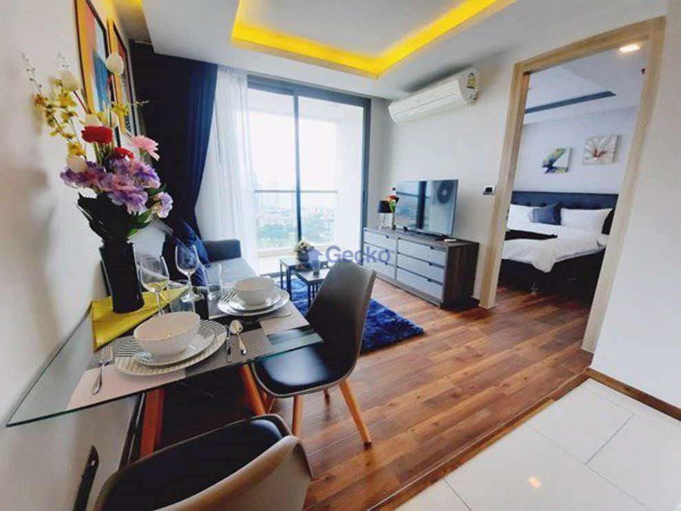 1  Bedroom bed in Condo in The Peak Towers in Pratumnak C009237 (Photo 2)