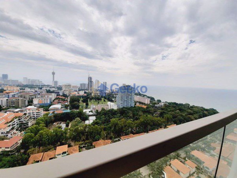1  Bedroom bed in Condo in The Peak Towers in Pratumnak C009237 (Cover Photo)