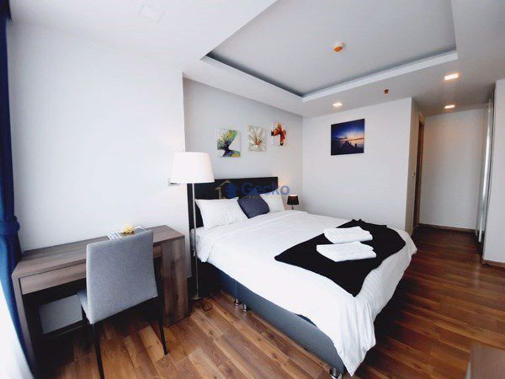 1  Bedroom bed in Condo in The Peak Towers in Pratumnak C009237 (Photo 3)