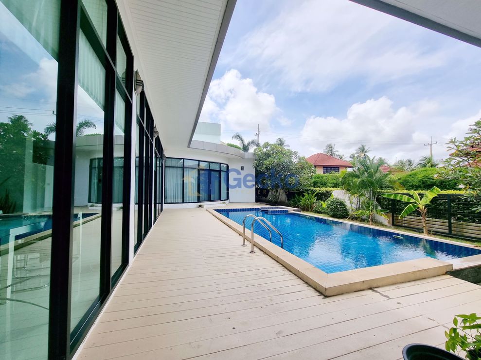 3 Bedrooms House  East Pattaya H010041 (Photo 1)