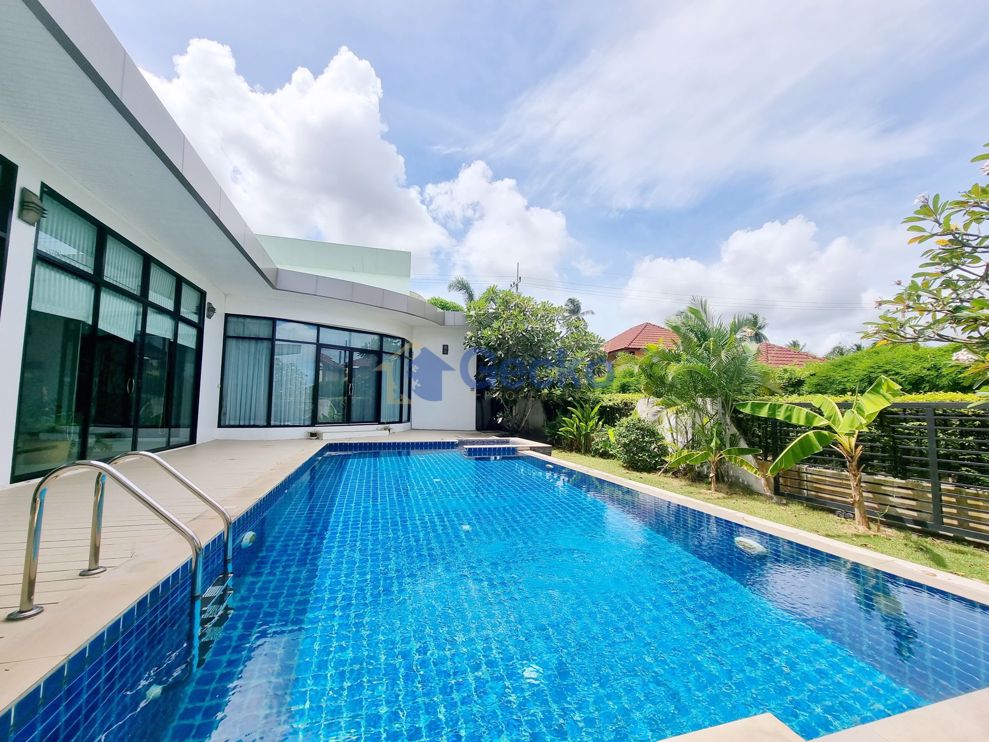 3 Bedrooms House  East Pattaya H010041 (Photo 3)