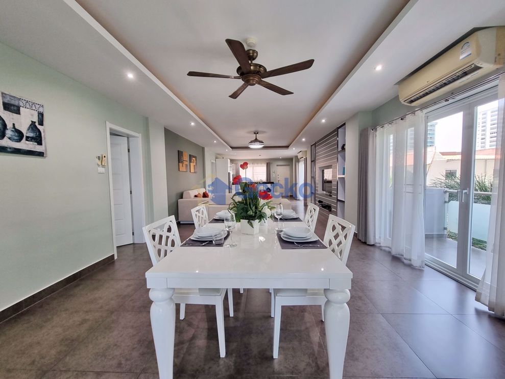 2 Bedrooms Condo in Tudor Court Pratumnak C002864 (Photo 4)
