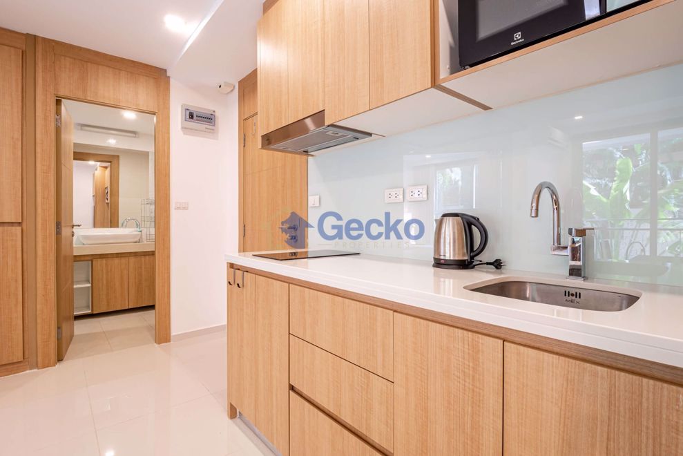 1  Bedroom bed in Condo in City Garden Pratumnak in Pratumnak C009168 (Photo 1)