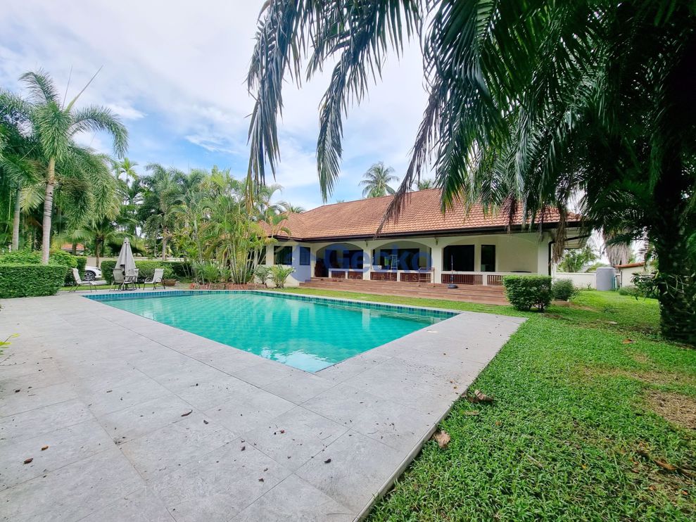 3 Bedrooms House  East Pattaya H010062 (Photo 1)