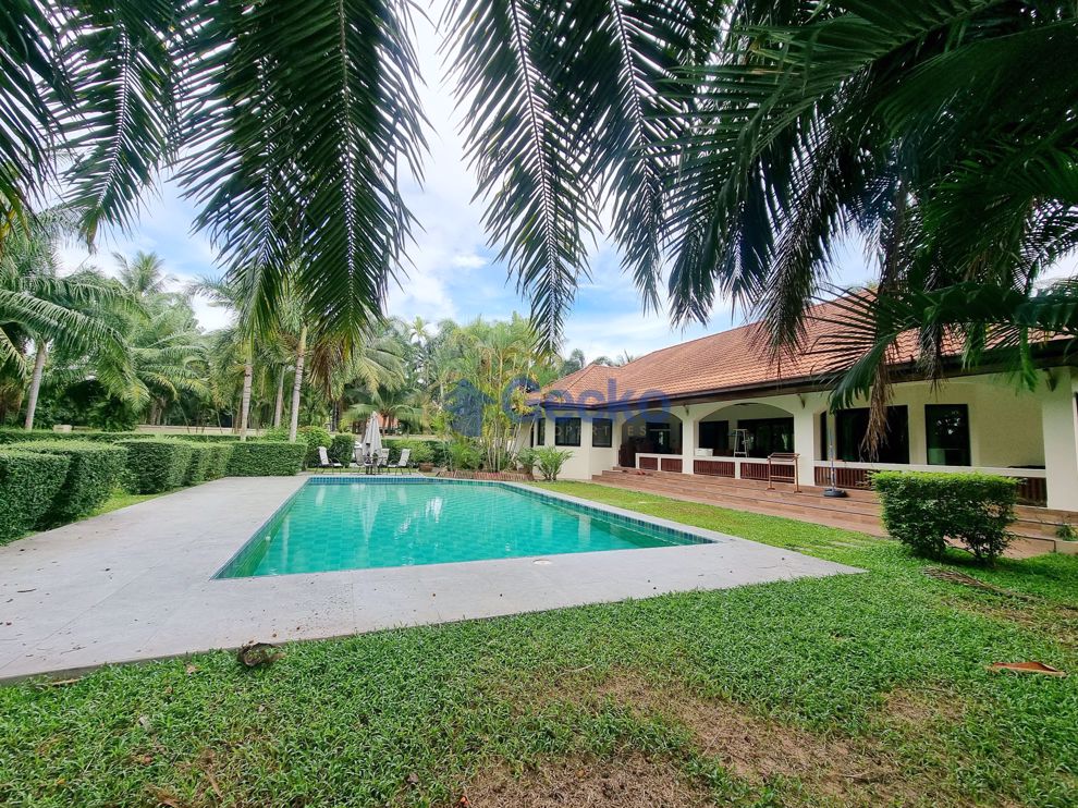 3 Bedrooms House  East Pattaya H010062 (Photo 2)